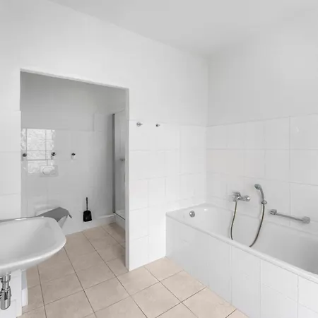 Moderne Mit Badewanne Und Kueche