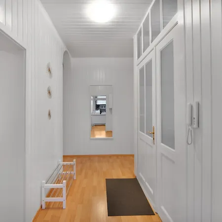 Moderne Mit Badewanne Und Kueche Apartment Celle